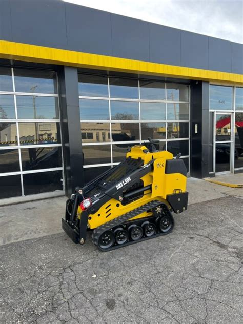 New 2022 DHE1.5DS 2,900lb Mini Skid Steer W/3cyl Kubota 25HP